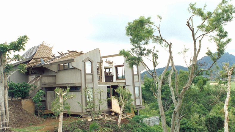 Hurricane Iniki damage Hawaii (1992)