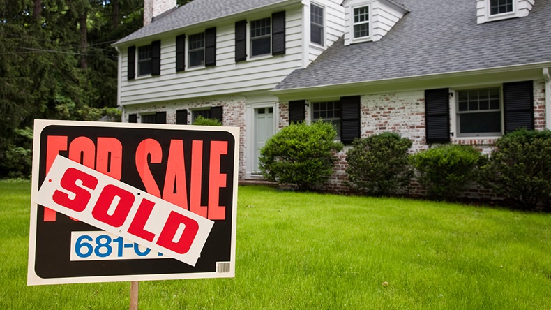 House sold (Patti McConville/Alamy Stock Photo)