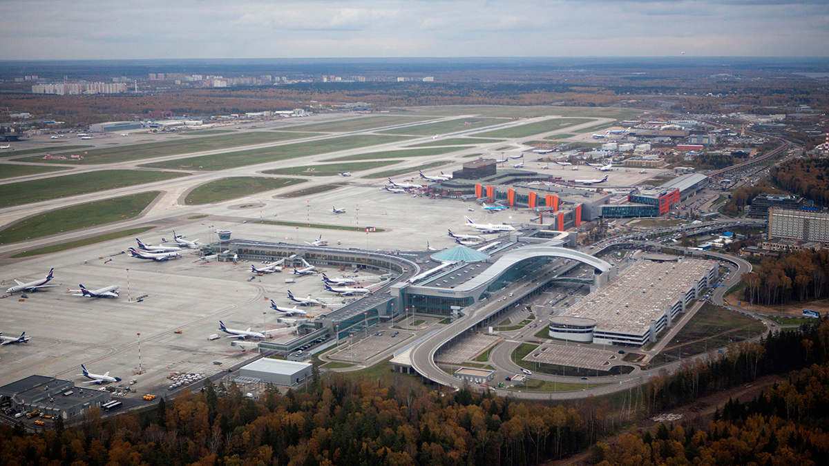 Аэропорт москва шереметьево терминалы. Шереметьево терминал д. Москва аэропорт Шереметьево терминал d. Аэропорт Шереметьево терминал в. Терминал е Шереметьево.