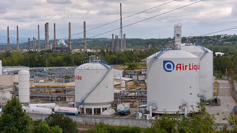 Hydrogen plant (Abaca Press/Alamy Stock Photo)