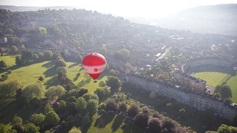 Hot air balloon (David Broadbent/Alamy Stock Photo)