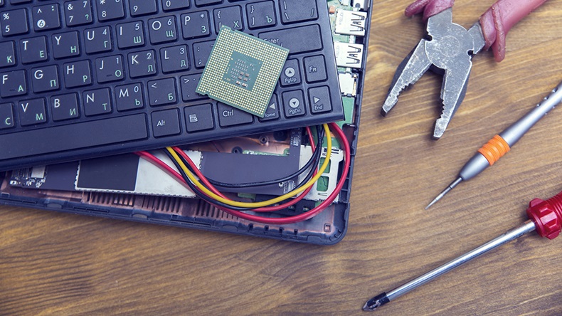 Broken laptop (IvanMichailovich/Shutterstock.com)