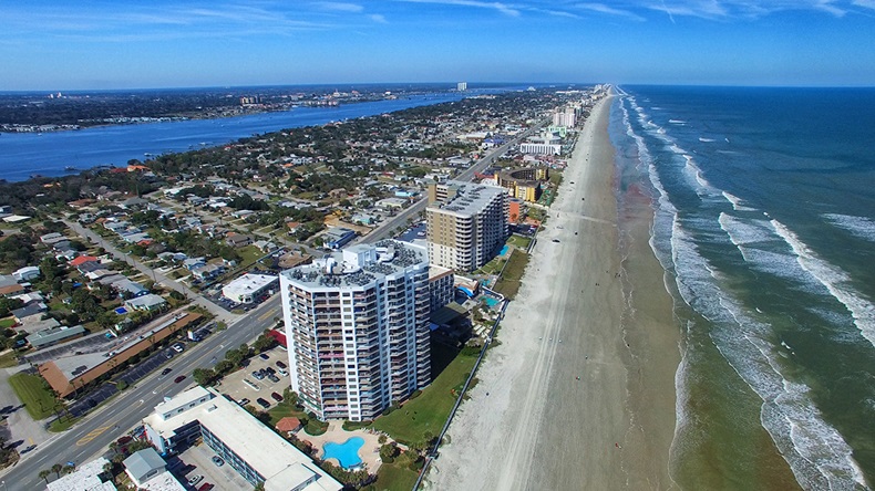 Daytona Beach, FL (pisaphotography/Shutterstock.com)