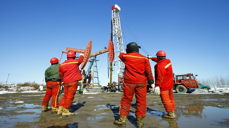 Drilling for oil (pan demin/Shutterstock.com)