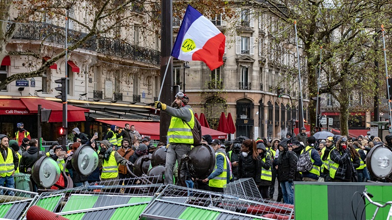 France gilets jaune protest (2018) (Birdog Vasile-Radu/Shutterstock.com)