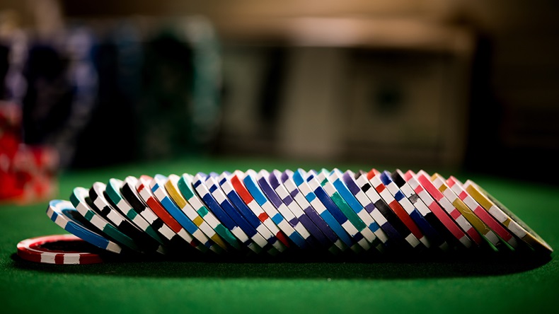 Gambling chips (pixs4u/Shutterstock.com)