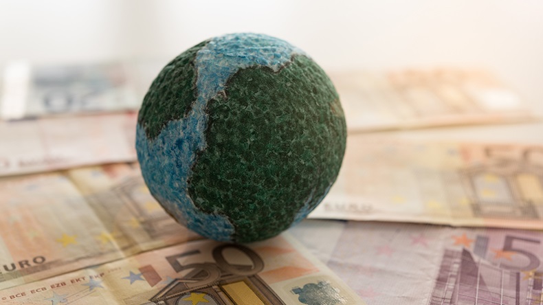 Global money (create jobs 51/Shutterstock.com)