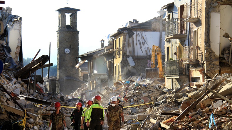 Italy earthquake (Jose Carlos Alexandre/Shutterstock.com)