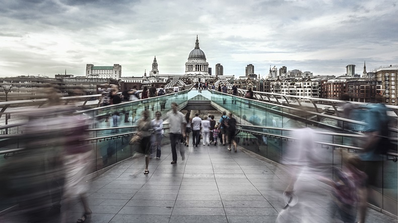 London Millennium Bridge (QQ7/Shutterstock.com)