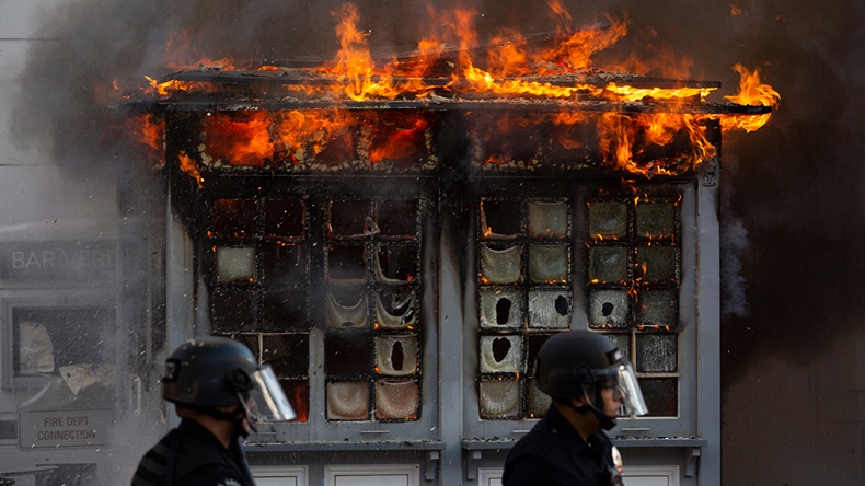 Los Angeles riot 2020 (Matt Gush/Shutterstock.com)