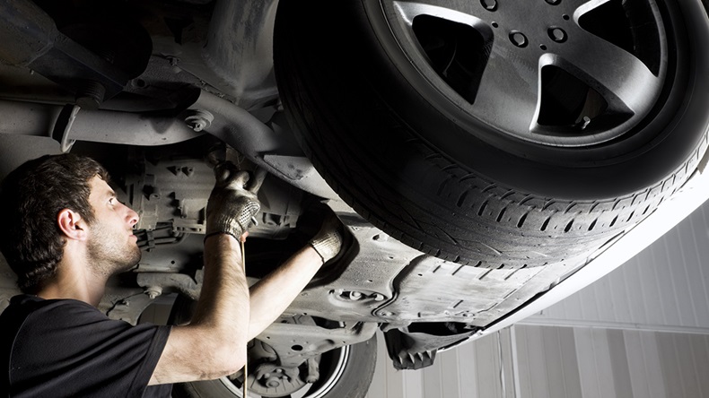 Vehicle repair (Inga Ivanova/Shutterstock.com)