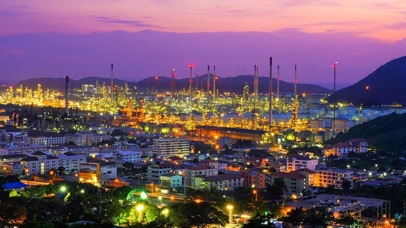Oil refinery (Arnut Topralai/Shutterstock.com)