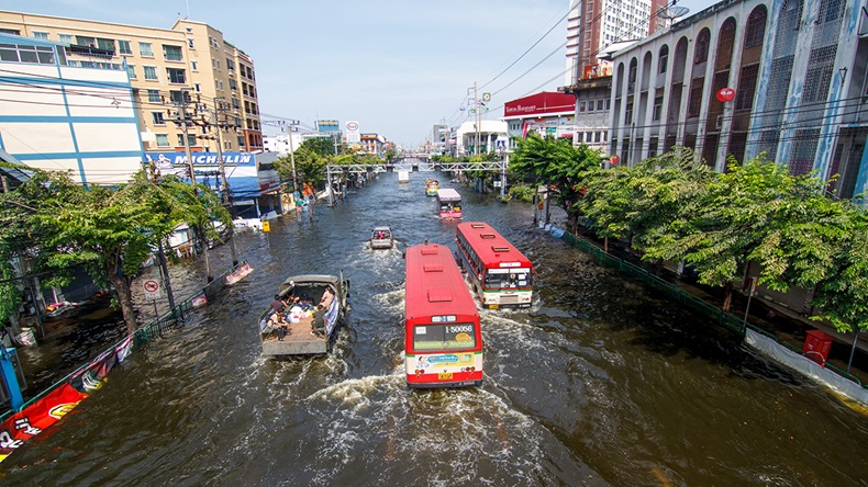 Thailand flood (2011) (TongFotoman/Shutterstock.com)
