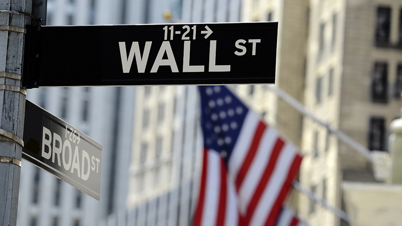 Wall Street (robert cicchetti/Shutterstock.com)